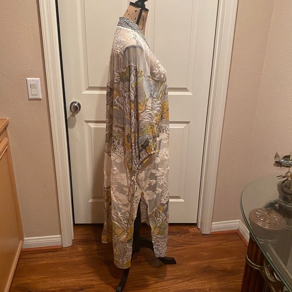 Floral print & crochet soft lace maxi kimo… - Picture 3 of 7